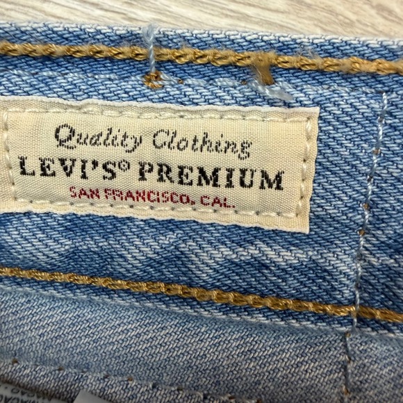 Levis Premium Ribcage Shorts Womens 29 Light Wash High Rise Distressed Denim - Picture 3 of 10